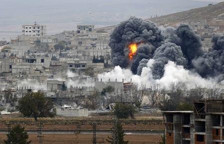 Gần 400 dân thường thiệt mạng vụ không kích ở Syria Thành phố Kobani chìm trong khói lửa