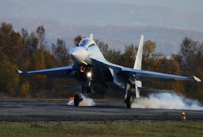 Nga rầm rộ đưa 14 chiến đấu cơ tới Crimea Chiến đấu cơ Su-30 M2
