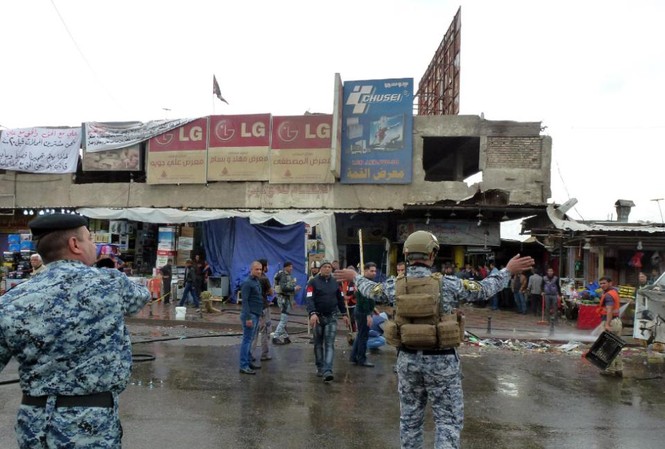Đánh bom kép ở Iraq, ít nhất 15 người thiệt mạng Hiện trường một vụ đánh bom ở Iraq.