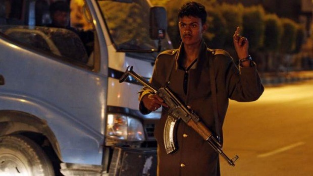 14 tù nhân Al-Qaeda trốn thoát khỏi nhà tù Yemen Cảnh sát canh gác nhà tù ở Sanaa