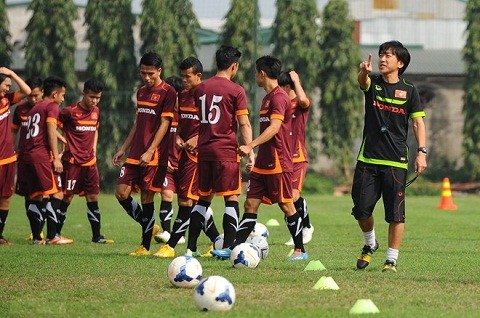 HLV Miura chốt danh sách cầu thủ U23 Việt Nam lúc nửa đêm Ông Miura đưa 22 cầu thủ sang Singapore