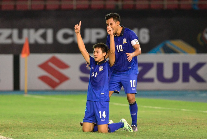 HLV Kiatisuk: “Đối thủ bán kết là ai không quan trọng“ Sarawut Masuk ăn mừng khi ghi bàn thắng duy nhất cho Thái Lan