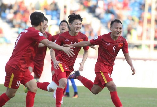Việt Nam vào bán kết AFF Cup, giá vé bao nhiêu? Tuyển Việt Nam đã chắc suất vào bán kết AFF Cup 2016.