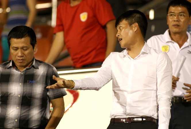 Có thực BTC V.League không phạt được Công Vinh? Công Vinh thường phàn nàn trọng tài mỗi lần đội nhà thua trận?