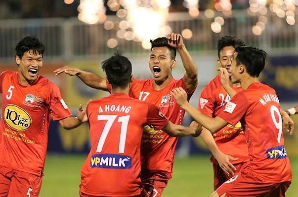 Bàn thắng của Công Phượng xoay chuyển ngôi vô địch V-League? Các cầu thủ HAGL ăn mừng bàn thắng ghi vào lưới CLB Hà Nội trong chiến thắng 3-2 chiều 27/10.