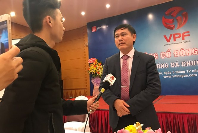 Ông Trần Anh Tú làm Chủ tịch VPF Việc một doanh nhân như ông Trần Anh Tú ngồi ghế Chủ tịch HĐQT được chờ đợi sẽ giúp VPF kiếm thêm tiền để đảm bảo tổ chức tốt các giải bóng đá chuyên nghiệp Việt Nam.
