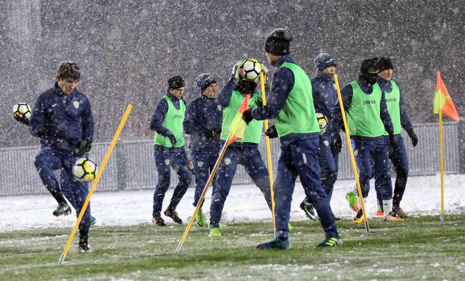 Uzbekistan đội tuyết tập luyện, chờ đấu U23 Việt Nam U23 Uzbekistan tập luyện vào chiều nay. Ảnh: Tri Thức Trẻ