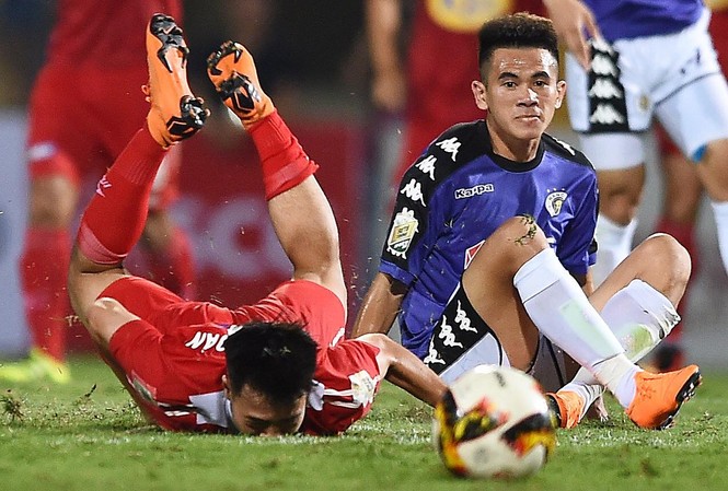 V-League chưa đẹp, sao lại trách HAGL chơi xấu? HAGL đang dần trưởng thành trong môi trường cạnh tranh quyết liệt của V-League.