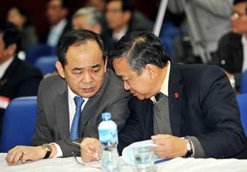 Vì sao ông Trần Đình Long từ chối làm Chủ tịch VFF? Thứ trưởng Bộ VH-TT&DL Lê Khánh Hải (trái) cho biết nếu được thành viên VFF giới thiệu tranh cử Chủ tịch nhiệm kỳ 8 thì chắc chắn sẽ từ chối.