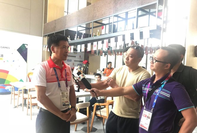 Đến Jakarta dự ASIAD 2018, đoàn Thể thao Việt Nam lo tắc đường Trưởng đoàn TTVN tại Asiad 2018 Trần Đức Phấn tại thành phố Cikarang, Indonesia.