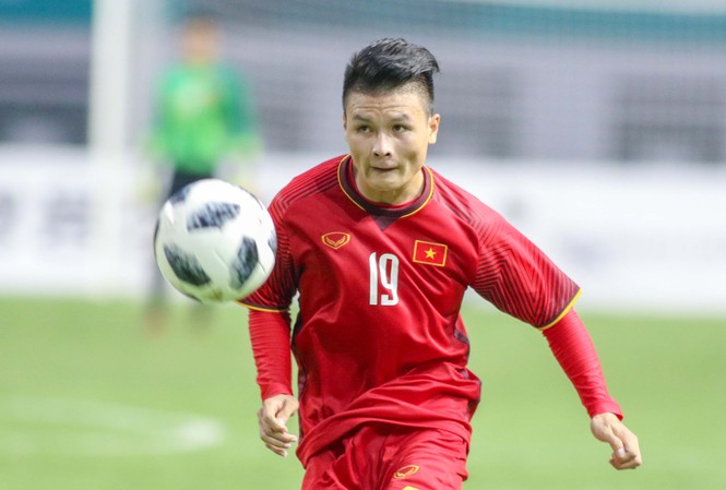 Chủ tịch Liên đoàn bóng đá Hà Nội xin trả lại con dấu Tiền đạo Quang Hải xuất thân từ đào tạo trẻ Hà Nội trước khi khoác áo CLB Hà Nội.