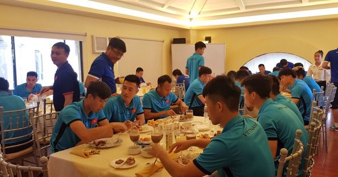 Bí mật khẩu phần ăn của tuyển Việt Nam Đội tuyển Việt Nam được ăn ngon, ngủ êm để yên tâm tập trung cho trận đấu với Philippines.