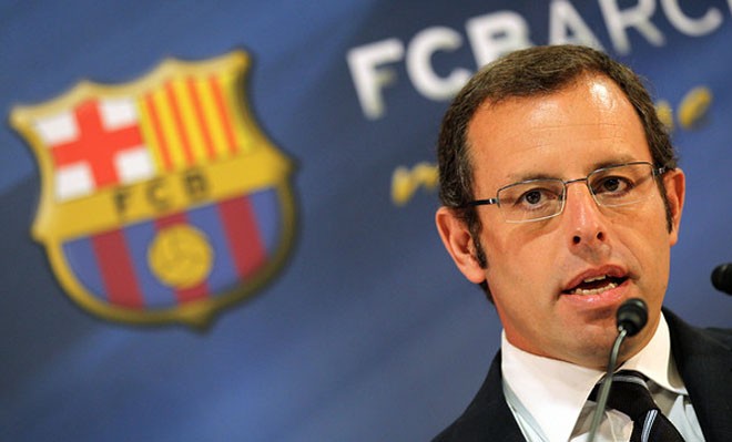 Chuẩn bị ra tòa, Chủ tịch Barca từ chức Chủ tịch Sandro Rosell đã quyết định từ chức.