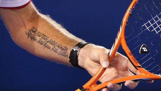 Bí mật hình xăm của nhà vô địch Australia Mở rộng Hình xăm ý nghĩa bên cánh tay trái của Wawrinka.