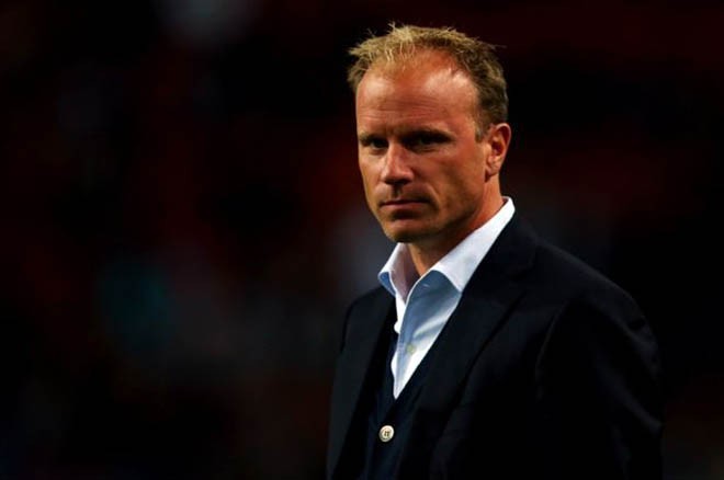 Huyền thoại Arsenal dẫn dắt Swansea City? Dennis Bergkamp có thể dẫn dắt Swansea City trong ít ngày tới.