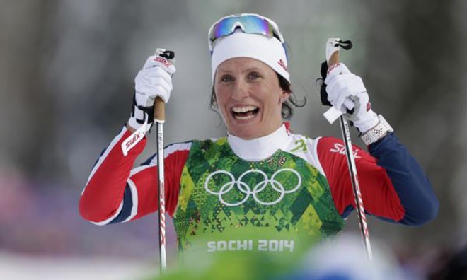 Olympic Sochi: Không ai sánh được với 'Bà đầm thép' Bjoergen (giữa) đã ghi tên mình vào lịch sử