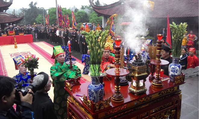 Thành kính dâng hương lễ giỗ Đức Quốc Tổ Lạc Long Quân Thành kính dâng hương lễ giỗ Đức Quốc Tổ Lạc Long Quân