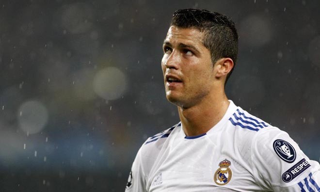 Vì 'Giày vàng', Ronaldo 'bật' cả thầy lẫn ông chủ Real Ronaldo muốn ra sân ở trận gặp Espanyol.