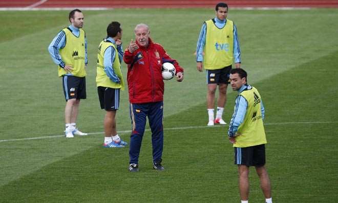 Del Bosque 'đánh bạc' với tiki-taka HLV Del Bosque có thể phải trả giá đắt khi vẫn đặt niềm tin vào tiki-taka và Barcelona.