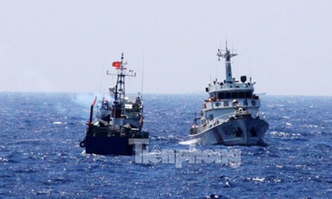 TƯỜNG THUẬT: Tàu Trung Quốc 'giăng bẫy', tàu Việt Nam khôn khéo thoát vây Tàu Trung Quốc luôn theo sát, kèm chặt tàu Việt Nam. Ảnh: Nguyễn Huy