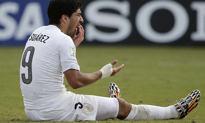 Hé lộ điều khoản 'cấm cắn' giữa Braca và Luis Suarez Nếu lại cắn người, Suarez sẽ bị trừ lương.