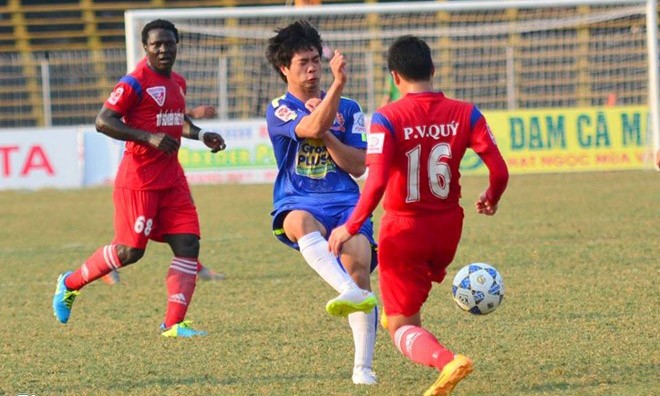 BẢN TIN Thể thao 19H: HAGL ôm hận trước Cần Thơ Công Phượng (áo xanh) chơi mờ nhạt trong trận gặp Cần Thơ. Ảnh: Zing