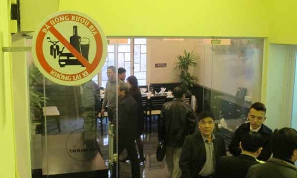 Thí điểm nhà hàng đưa khách uống bia rượu về nhà Thí điểm nhà hàng đưa khách uống bia rượu về nhà