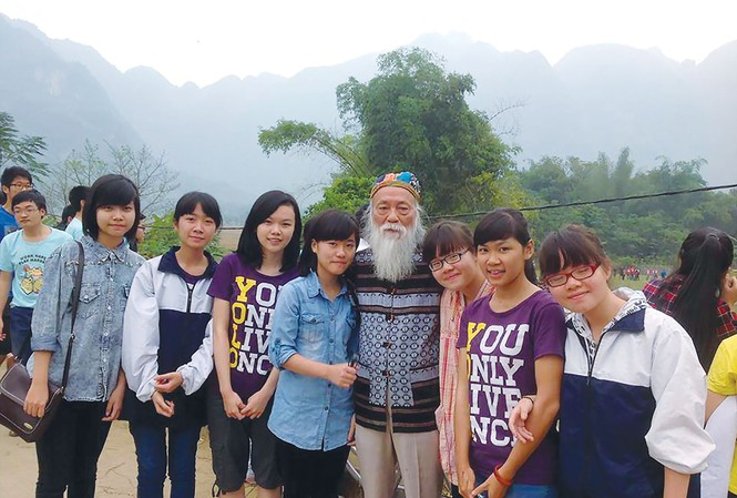 'Lão teen' Văn Như Cương Thầy Văn Như Cương và các học trò