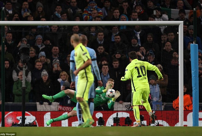 Messi và cột mốc buồn trên chấm phạt đền Messi thất bại khi đối mặt với Joe Hart.