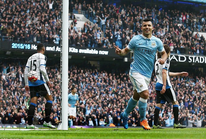 Aguero thăng hoa, Man City trở lại ngôi đầu Aguero thăng hoa, Man City trở lại ngôi đầu