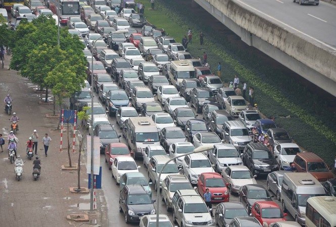 Hà Nội: Ùn tắc kinh hoàng đường vành đai, giao thông hỗn loạn Hàng nghìn phương tiện "chôn chân" trên đường vì tắc nghẽn. Ảnh: Thanh Hà