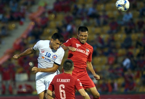Đà Nẵng vươn lên dẫn đầu V-League Merlo đánh đầu ghi bàn thắng đưa Đà Nẵng lên ngôi đầu bảng V-League 2016.