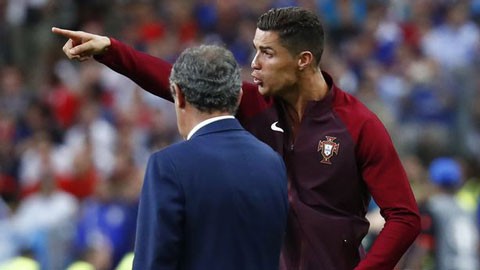 Mourinho chỉ trích Ronaldo vì hành xử như HLV Mourinho chỉ trích Ronaldo vì hành xử như HLV