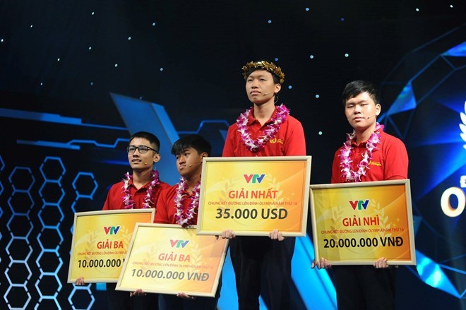 Chàng trai xứ Huế vô địch Đường lên đỉnh Olympia 2016 Vòng nguyệt quế vinh quang của Đường lên đỉnh Olympia 2016 đã được trao cho Thanh Chương, học sinh trường THPT Quốc học Huế. Ảnh: Zing