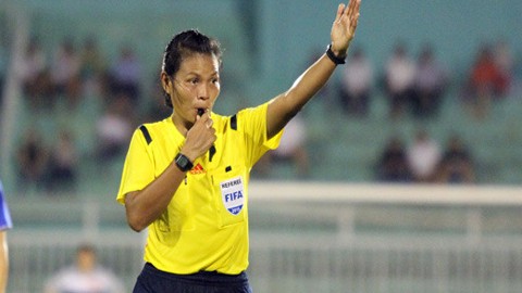 Nữ trọng tài 'vạn người ghét' của Myanmar đến Việt Nam Trọng tài nữ Thein Thein Aye