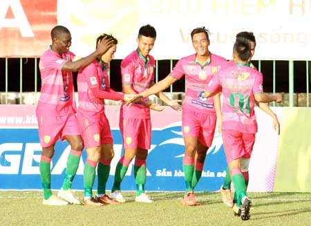 V.League 2016: Đồng Tháp xuống hạng, HN.T&T mơ vô địch Đồng Tháp sớm nói lời chia tay V.League. Ảnh; Sài Gòn Giải phóng Thể thao.