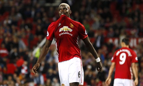 Pogba khuyên CĐV M.U bỏ bạn gái để giữ kiểu tóc Pogba khuyên CĐV M.U bỏ bạn gái để giữ kiểu tóc