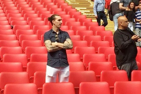 Fan cuồng 'vớ bẫm' nhờ giống y chang Ibrahimovic Bức ảnh đã thay đổi cuộc đời của “Ibra giả”