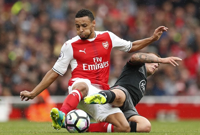 Arsenal thắng nhờ quả penalty ở phút bù giờ Arsenal thắng ngược Southampton nhờ quả phạt đền phút bù giờ