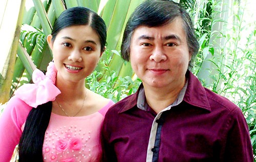 Nghệ sĩ cải lương Thanh Tòng qua đời Nghệ sĩ Thanh Tòng bên con gái Quế Trân.