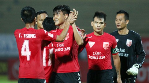 Thắng sát nút Viettel, Long An ở lại V.League mùa tới Thắng trận 1-0, Long An trở thành đội bóng cuối cùng có suất dự V.League mùa tới.
