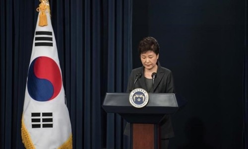 Tổng thống Hàn Quốc tuyên bố rút đề cử thủ tướng Tổng thống Hàn Quốc Park Geun-hye tuyên bố chấp nhận việc quốc hội chọn ra thủ tướng. Ảnh: Reuters.