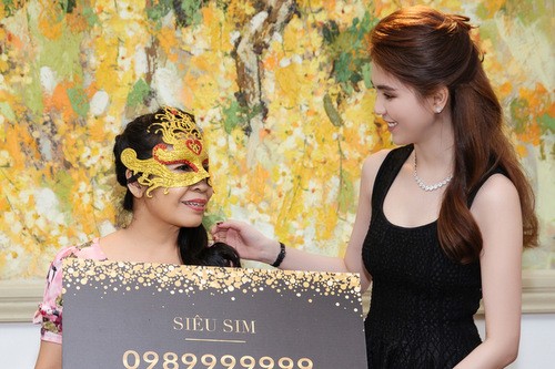 Ngọc Trinh tổ chức lại buổi đấu giá sim vì người chiến thắng không trả tiền Ngọc Trinh và người thắng cuộc trong phiên đấu giá đầu tiên.