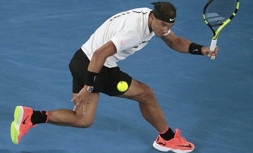 Nadal tái ngộ Federer ở chung kết Australia Mở rộng Sức bền và tâm lý vững vàng giúp Nadal giành chiến thắng sát nút nước đàn em. Ảnh: Reuters.