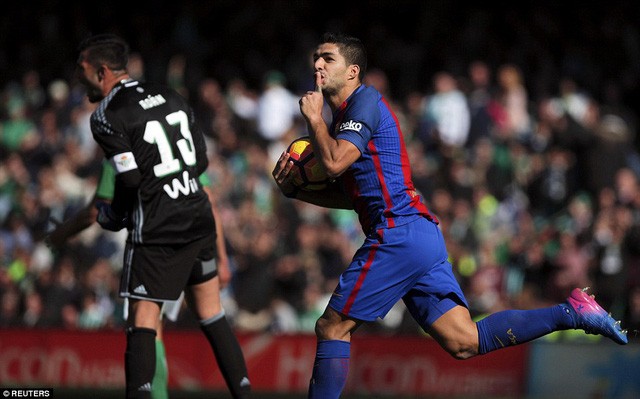 Suarez cứu Barca thoát thua trước Betis Luis Suarez mang về 1 điểm đầy may mắn cho Barcelona