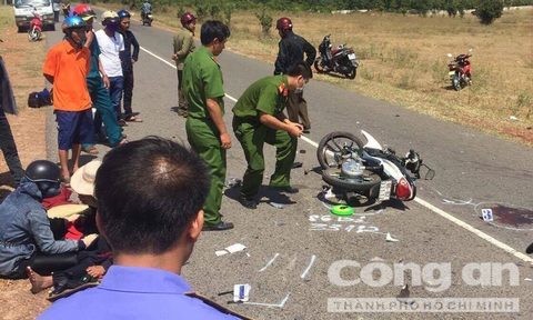 Xe máy đối đầu, hai người thiệt mạng sáng mùng 1 Tết Hiện trường vụ tai nạn
