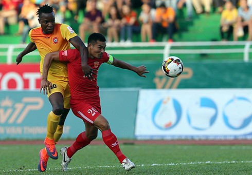 Đội của Công Vinh đứt mạch bất bại tại V-League Hàng thủ TP HCM dưới sự chỉ huy của Đình Luật đứng vững trong suốt thời của trận đấu nhưng một phút thiếu bọc lót đã bị Hải Phòng khai thác để ghi bàn thắng.