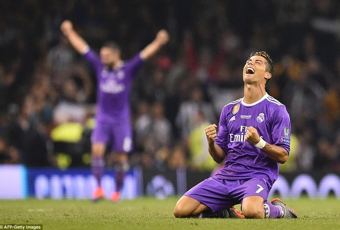 Trao ngay Quả bóng vàng cho Ronaldo Trao ngay Quả bóng vàng cho Ronaldo
