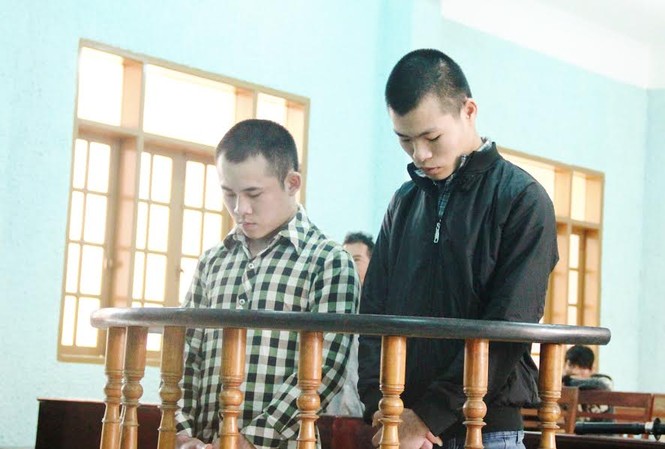 Bị đánh chết vì chê thịt mỡ khi ăn cơm Hai đối tượng Khai và Thống trước vành móng ngựa