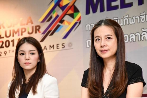 SEA Games 29: Người Thái nói gì về bóng đá Việt? Trưởng đoàn bóng đá nam Watanya Wongopasi (trái) và trưởng đoàn bóng đá nữ Thái Lan Nualphan Lamsam, đều là các "nữ tướng"